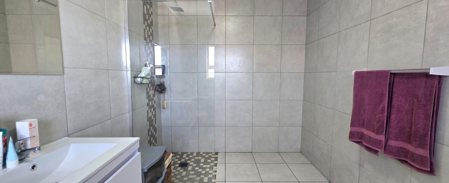 4 Bedroom Property for Sale in Kleinbaai Western Cape